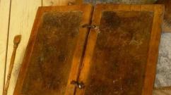 Materiale și instrumente pentru scris Din ce fel de lemn erau făcute tablele de scris?